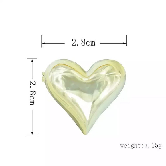 VQ Heart Brooch - Picture 4 of 4